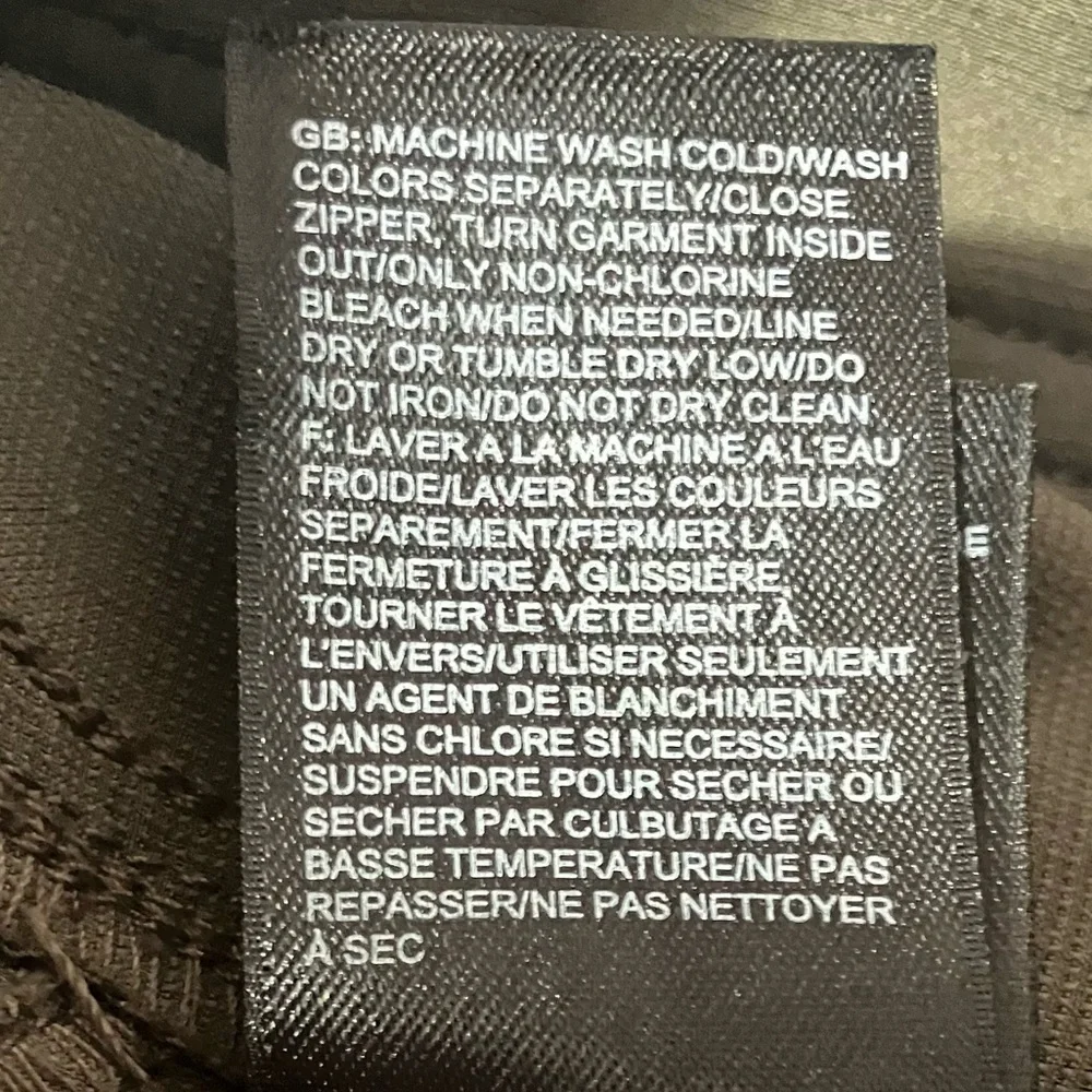 The North Face Cargo Shorts- Women's 4